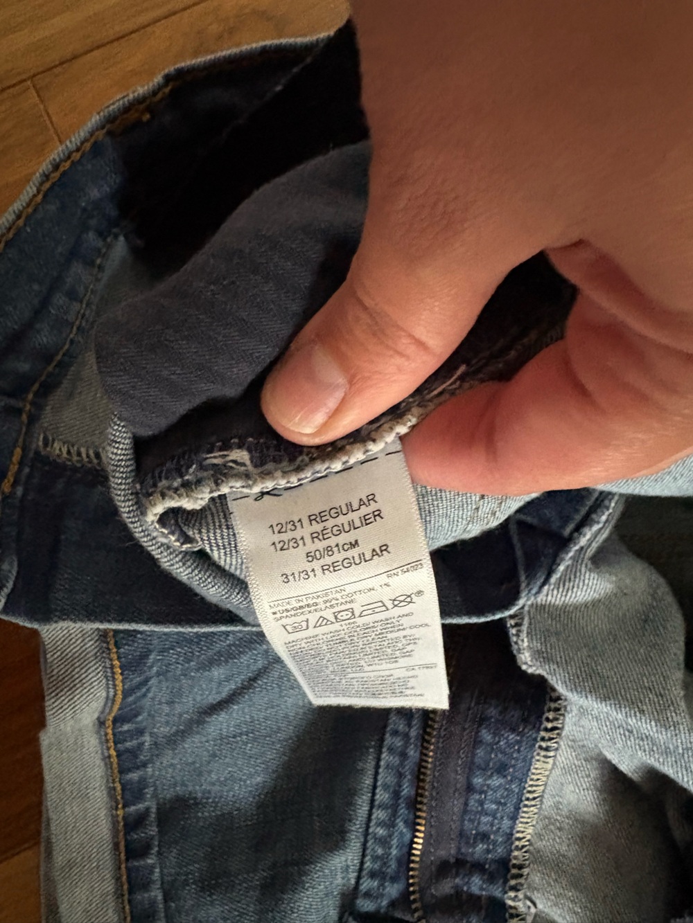 GAP Women's Blue Denim Jean Shorts - Picture 3 of 3
